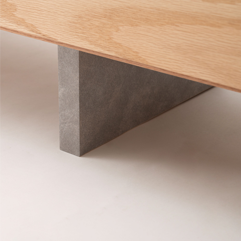 脚は石目調のシートを使用し、デザインのアクセントに