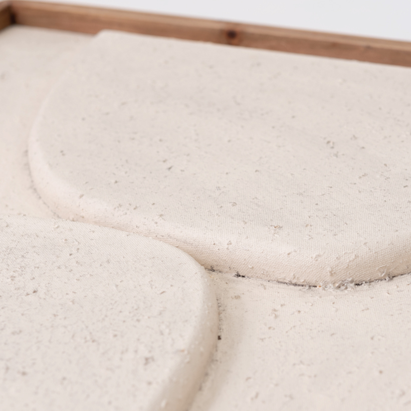 立体的に古材を貼り付けたアートです