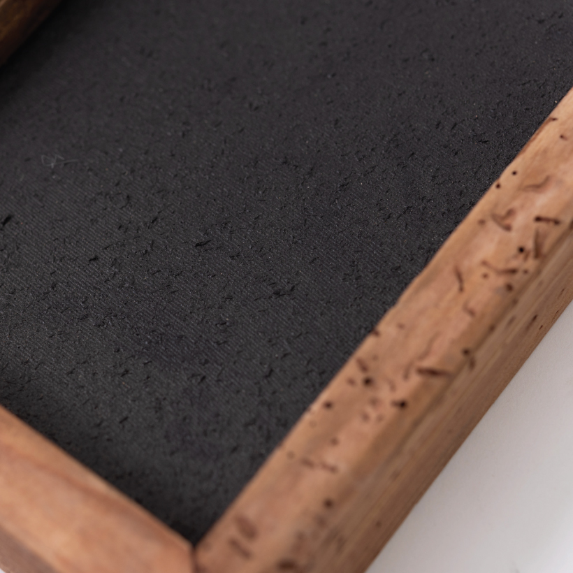 存在感のある古材が独特の存在感を放ちます