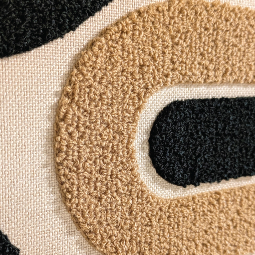 サガラ刺繍の立体的なアート